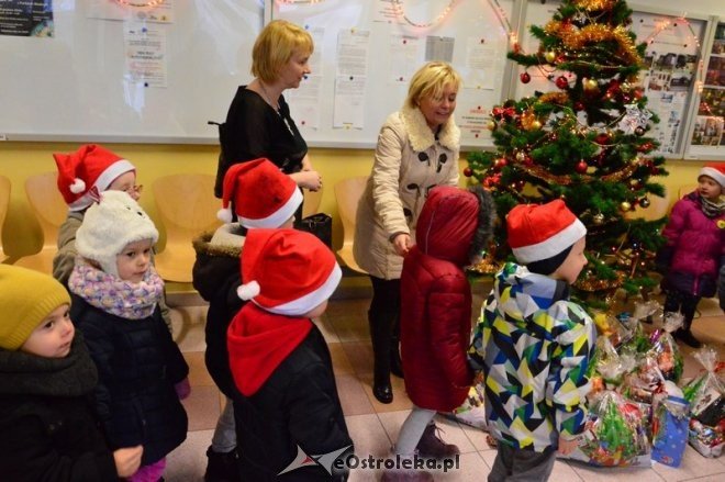 Przedszkole Miejskie nr 8 z wizytą w MOPR [21.12.2016] - zdjęcie #2 - eOstroleka.pl