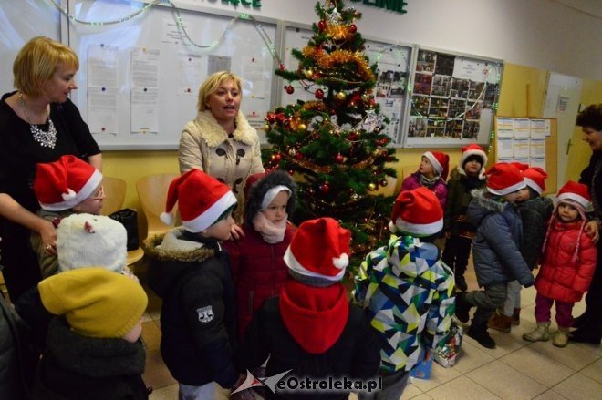 Przedszkole Miejskie nr 8 z wizytą w MOPR [21.12.2016] - zdjęcie #3 - eOstroleka.pl