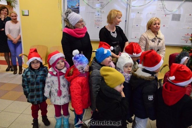 Przedszkole Miejskie nr 8 z wizytą w MOPR [21.12.2016] - zdjęcie #6 - eOstroleka.pl