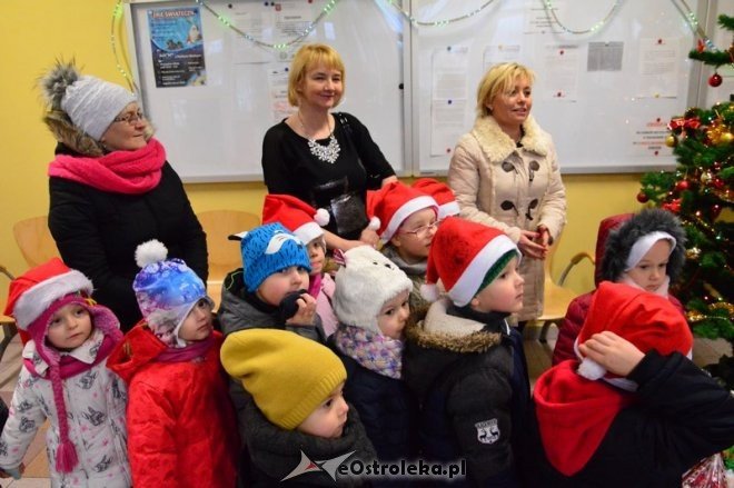 Przedszkole Miejskie nr 8 z wizytą w MOPR [21.12.2016] - zdjęcie #8 - eOstroleka.pl