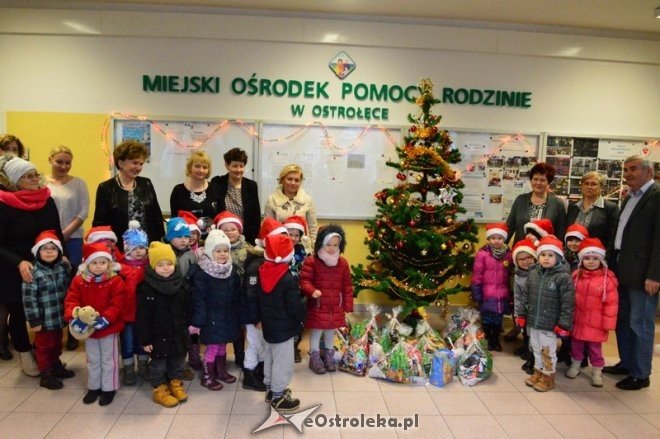 Przedszkole Miejskie nr 8 z wizytą w MOPR [21.12.2016] - zdjęcie #9 - eOstroleka.pl
