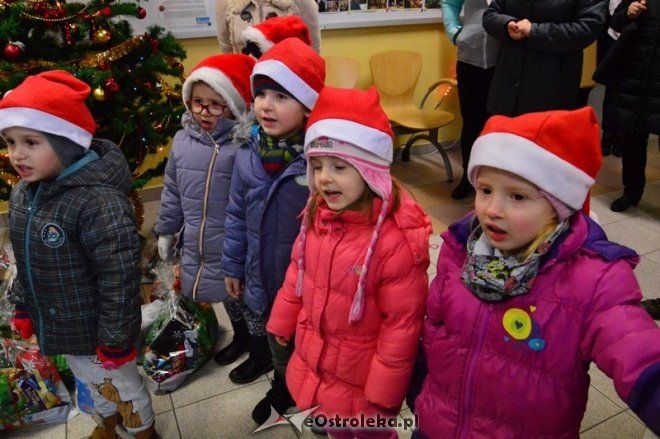 Przedszkole Miejskie nr 8 z wizytą w MOPR [21.12.2016] - zdjęcie #21 - eOstroleka.pl