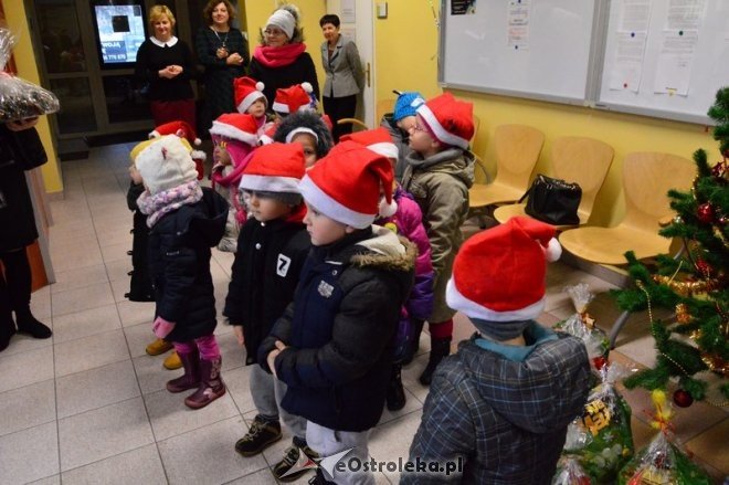 Przedszkole Miejskie nr 8 z wizytą w MOPR [21.12.2016] - zdjęcie #28 - eOstroleka.pl