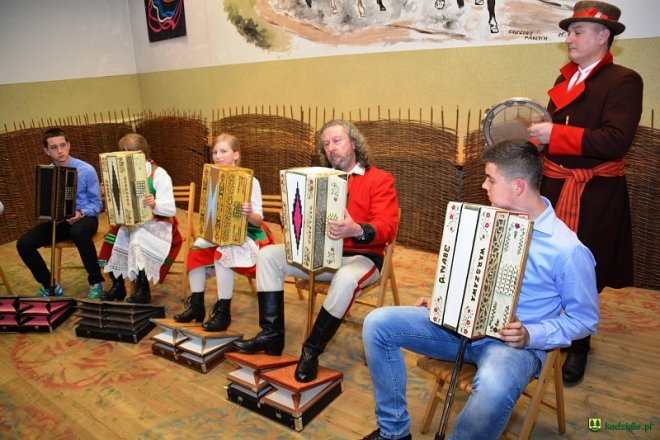Kadzidło: Podsumowanie projektu „Graj gracyku...” w Centrum Kultury Kurpiowskiej [ZDJĘCIA] - zdjęcie #12 - eOstroleka.pl
