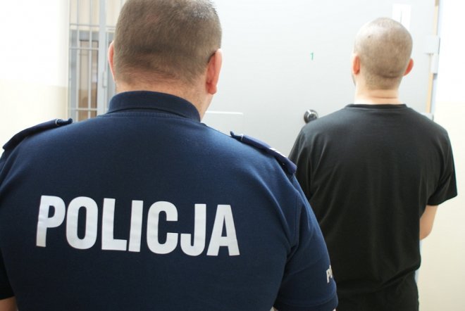 Trzech zbirów terroryzowało mieszkańców Ostrołęki [ZDJĘCIA] - zdjęcie #5 - eOstroleka.pl
