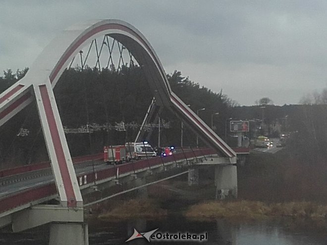 Kolizja dwóch osobówek na „nowym moście” w Ostrołęce [ZDJĘCIA] - zdjęcie #4 - eOstroleka.pl