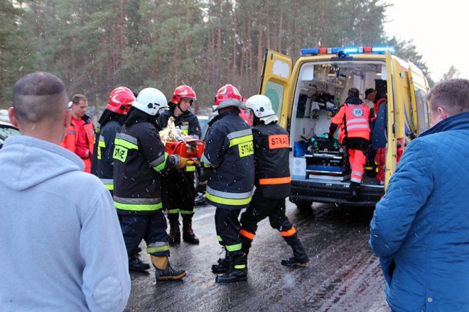 Wypadek na DK 61 Ostrołęka - Łomża [28.12.2016] - zdjęcie #13 - eOstroleka.pl
