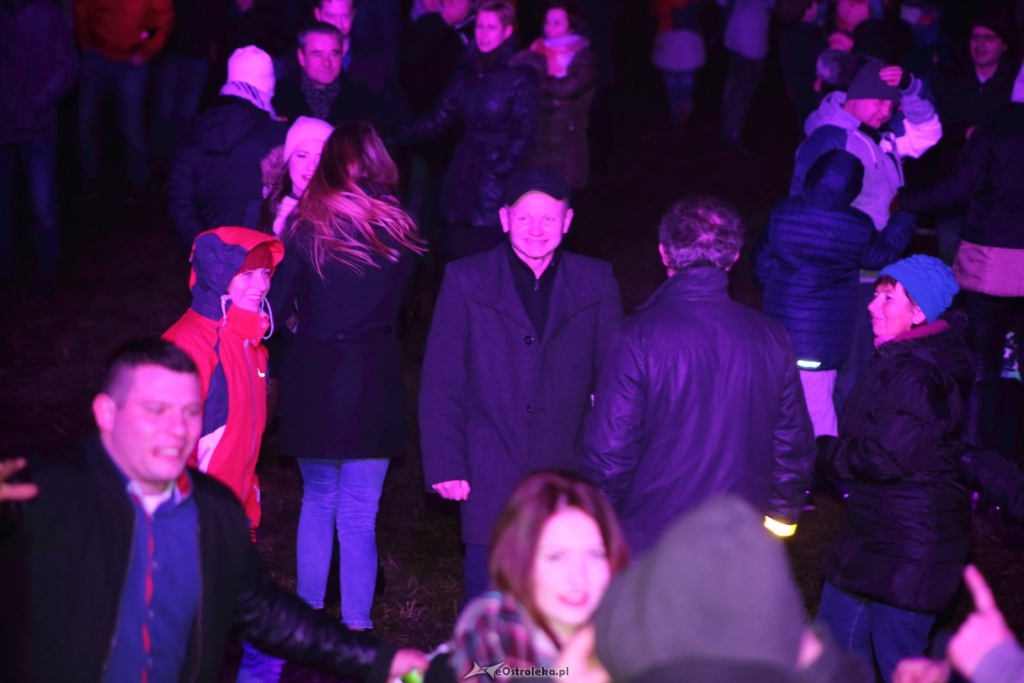 Miejski Sylwester pod Galerią Bursztynową [31.12.2016] - zdjęcie #74 - eOstroleka.pl