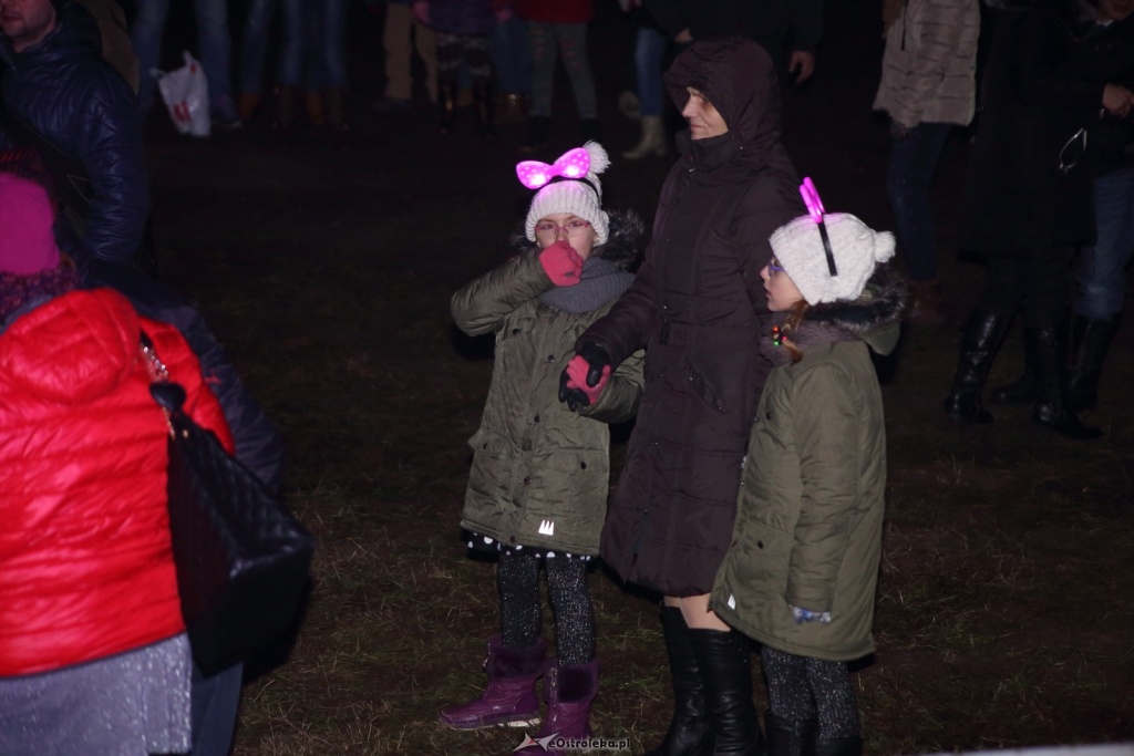 Miejski Sylwester pod Galerią Bursztynową [31.12.2016] - zdjęcie #71 - eOstroleka.pl