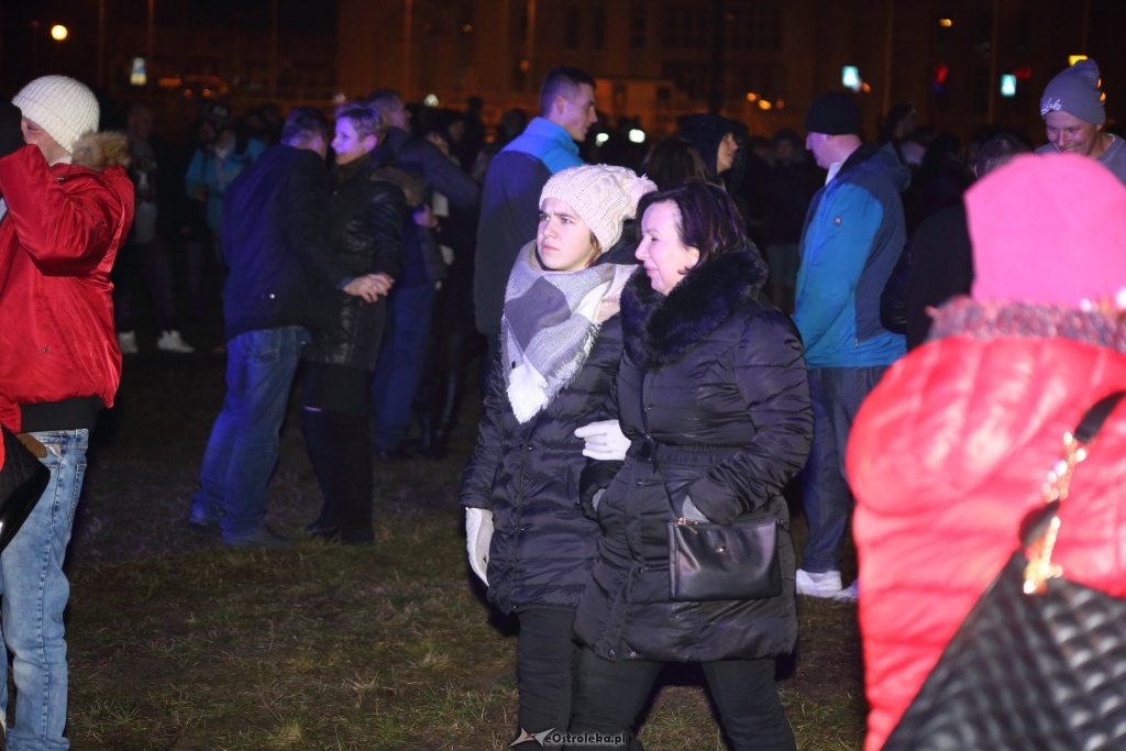 Miejski Sylwester pod Galerią Bursztynową [31.12.2016] - zdjęcie #58 - eOstroleka.pl