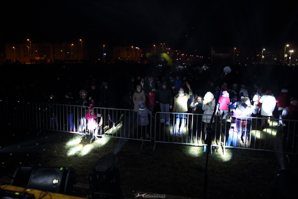 Miejski Sylwester pod Galerią Bursztynową [31.12.2016] - zdjęcie #40 - eOstroleka.pl