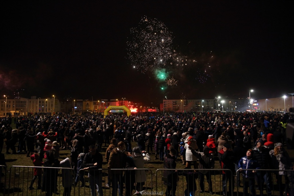 Miejski Sylwester pod Galerią Bursztynową [31.12.2016] - zdjęcie #33 - eOstroleka.pl