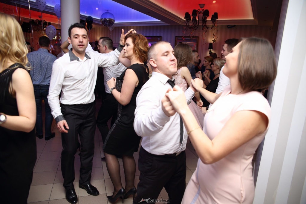 Bale sylwestrowe w Ostrołęce [01.01.2017] - zdjęcie #17 - eOstroleka.pl