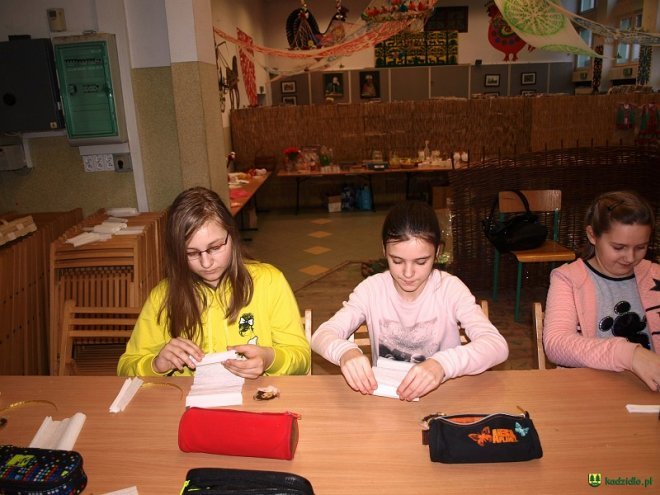 Kadzidło: Regionalne warsztaty bożonarodzeniowe w Centrum Kultury Kurpiowskiej [ZDJĘCIA] - zdjęcie #49 - eOstroleka.pl