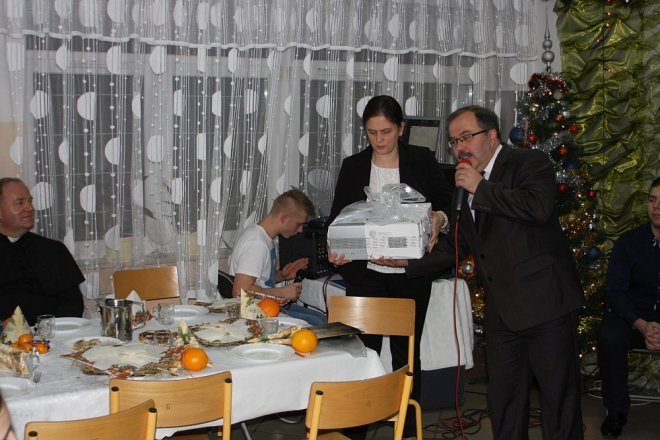 Wigilijna kolacja w Internacie ZSZ nr 2 [ZDJĘCIA] - zdjęcie #3 - eOstroleka.pl