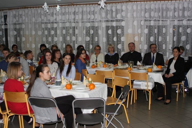 Wigilijna kolacja w Internacie ZSZ nr 2 [ZDJĘCIA] - zdjęcie #20 - eOstroleka.pl