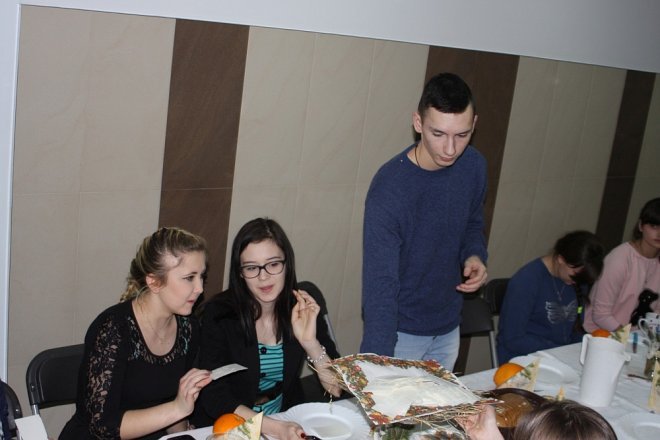 Wigilijna kolacja w Internacie ZSZ nr 2 [ZDJĘCIA] - zdjęcie #24 - eOstroleka.pl