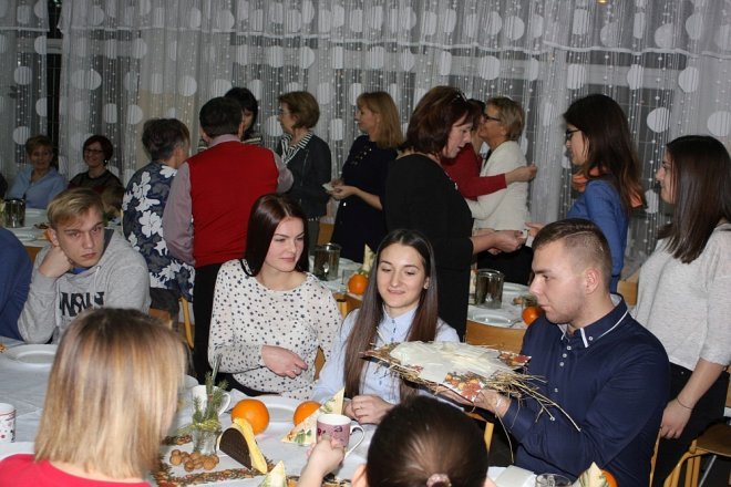 Wigilijna kolacja w Internacie ZSZ nr 2 [ZDJĘCIA] - zdjęcie #25 - eOstroleka.pl