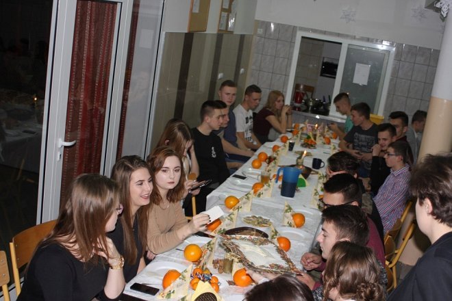Wigilijna kolacja w Internacie ZSZ nr 2 [ZDJĘCIA] - zdjęcie #26 - eOstroleka.pl