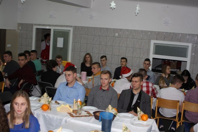 Wigilijna kolacja w Internacie ZSZ nr 2 [ZDJĘCIA] - zdjęcie #33 - eOstroleka.pl