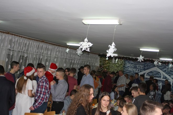 Wigilijna kolacja w Internacie ZSZ nr 2 [ZDJĘCIA] - zdjęcie #6 - eOstroleka.pl
