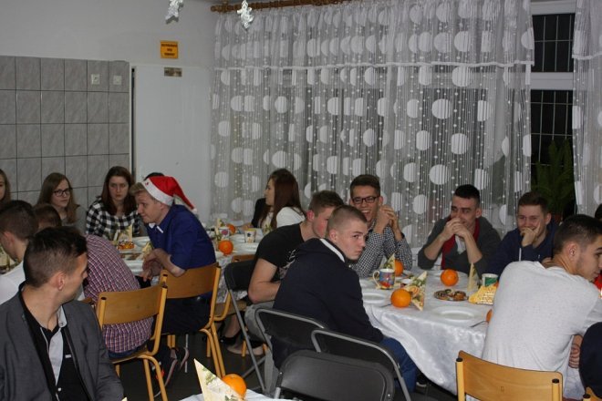 Wigilijna kolacja w Internacie ZSZ nr 2 [ZDJĘCIA] - zdjęcie #44 - eOstroleka.pl
