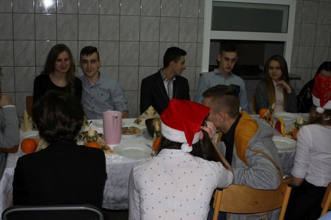 Wigilijna kolacja w Internacie ZSZ nr 2 [ZDJĘCIA] - zdjęcie #49 - eOstroleka.pl