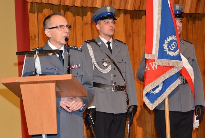 Ostrołęcka policja ma nowych funkcjonariuszy. Są już po uroczystym ślubowaniu [ZDJĘCIA] - zdjęcie #7 - eOstroleka.pl