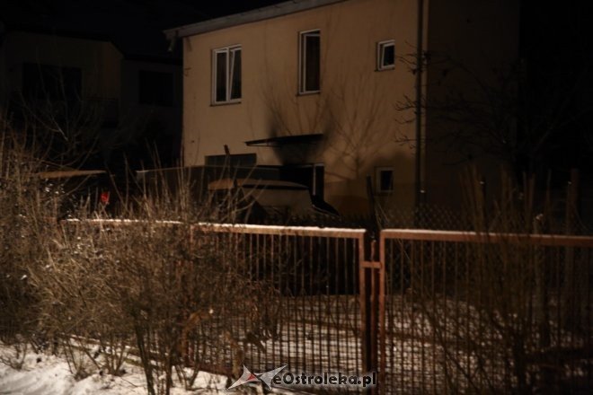 Ostrołęka: Pożar domu przy ulicy Jodłowej [ZDJĘCIA] - zdjęcie #11 - eOstroleka.pl