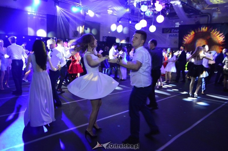 Studniówka III LO w Ostrołęce [07.01.2017] - zdjęcie #187 - eOstroleka.pl