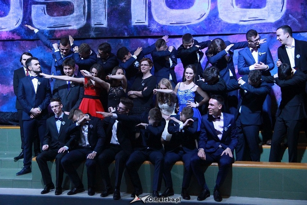 Studniówka III LO w Ostrołęce [07.01.2017] - zdjęcie #98 - eOstroleka.pl