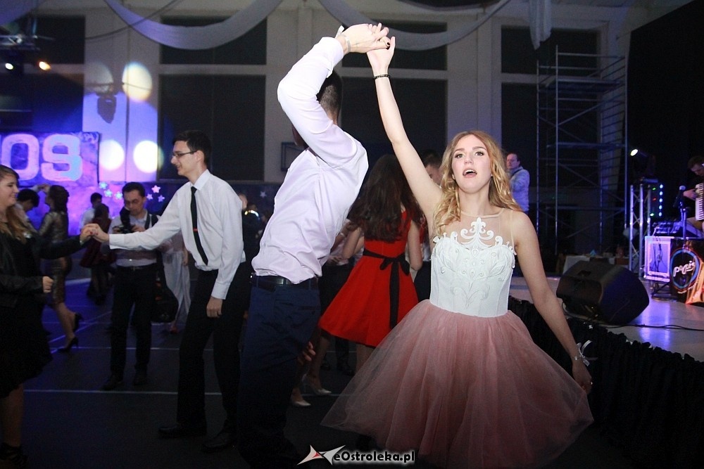 Studniówka III LO w Ostrołęce [07.01.2017] - zdjęcie #66 - eOstroleka.pl