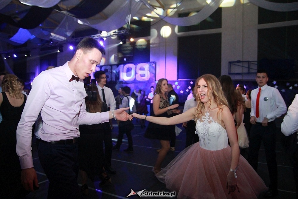 Studniówka III LO w Ostrołęce [07.01.2017] - zdjęcie #65 - eOstroleka.pl