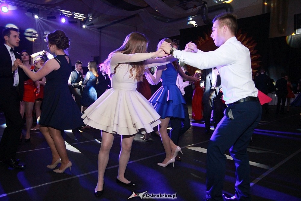 Studniówka III LO w Ostrołęce [07.01.2017] - zdjęcie #58 - eOstroleka.pl