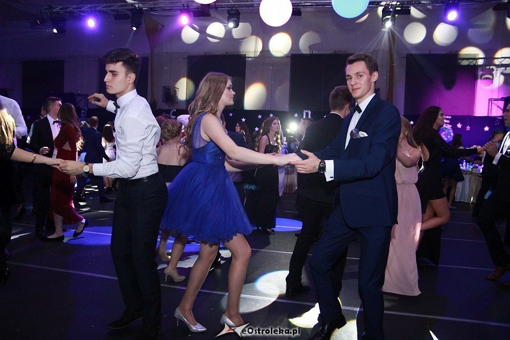 Studniówka III LO w Ostrołęce [07.01.2017] - zdjęcie #55 - eOstroleka.pl