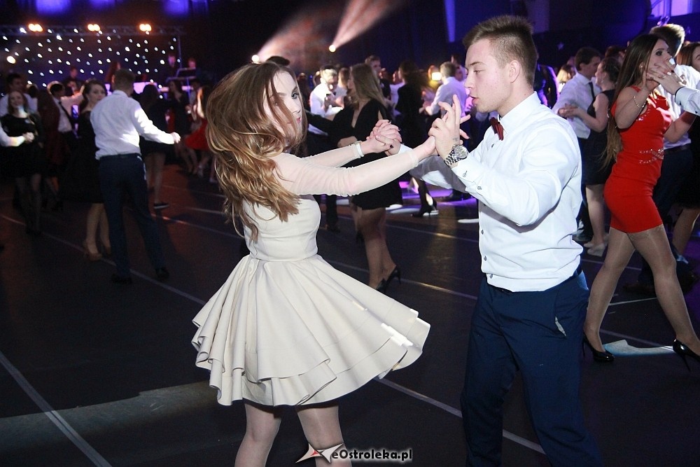 Studniówka III LO w Ostrołęce [07.01.2017] - zdjęcie #46 - eOstroleka.pl