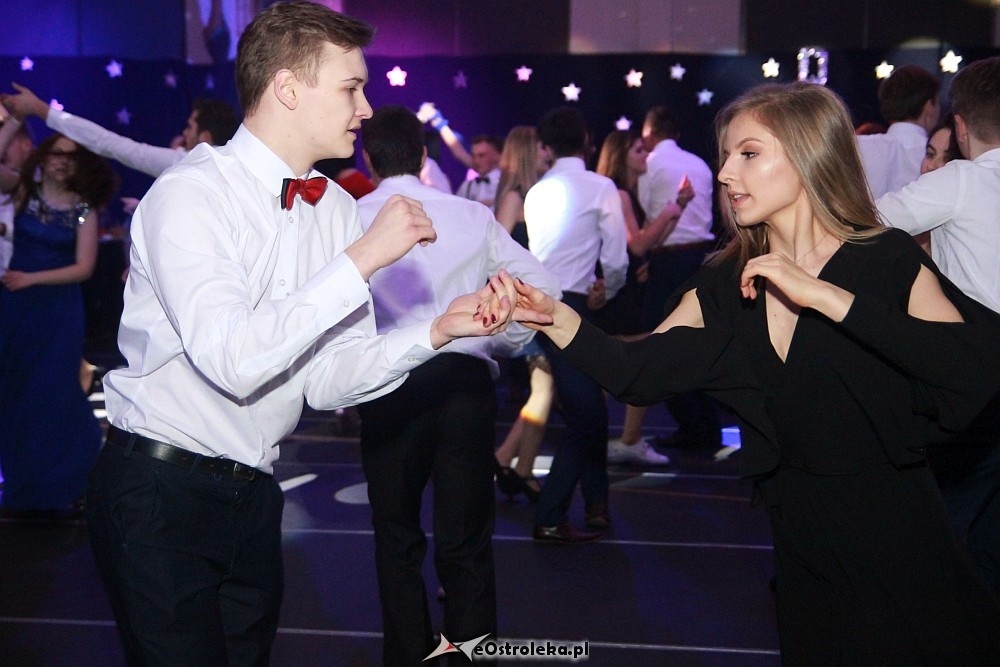 Studniówka III LO w Ostrołęce [07.01.2017] - zdjęcie #45 - eOstroleka.pl