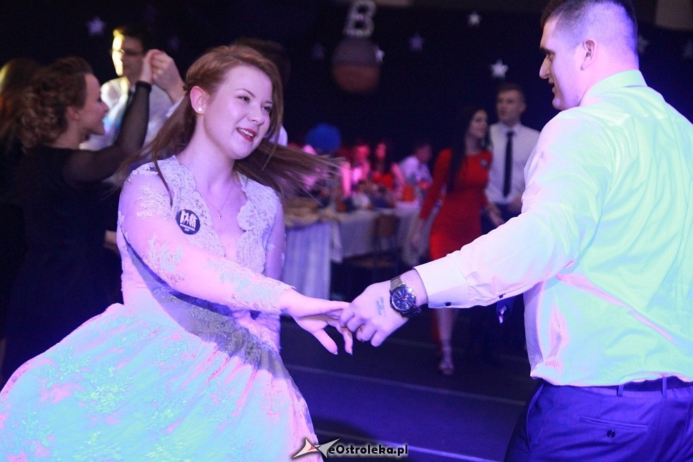 Studniówka III LO w Ostrołęce [07.01.2017] - zdjęcie #26 - eOstroleka.pl