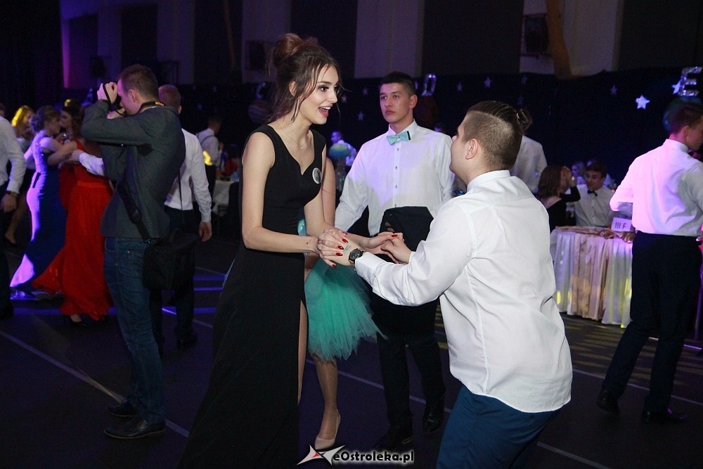 Studniówka III LO w Ostrołęce [07.01.2017] - zdjęcie #22 - eOstroleka.pl