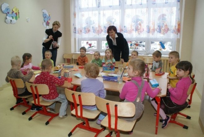 Przedszkolaki wspierają Wielką Orkiestrę Świątecznej Pomocy (07.01.10) - zdjęcie #1 - eOstroleka.pl
