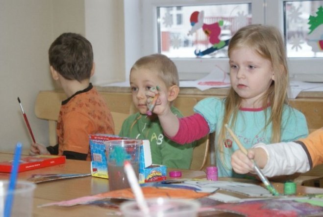 Przedszkolaki wspierają Wielką Orkiestrę Świątecznej Pomocy (07.01.10) - zdjęcie #5 - eOstroleka.pl