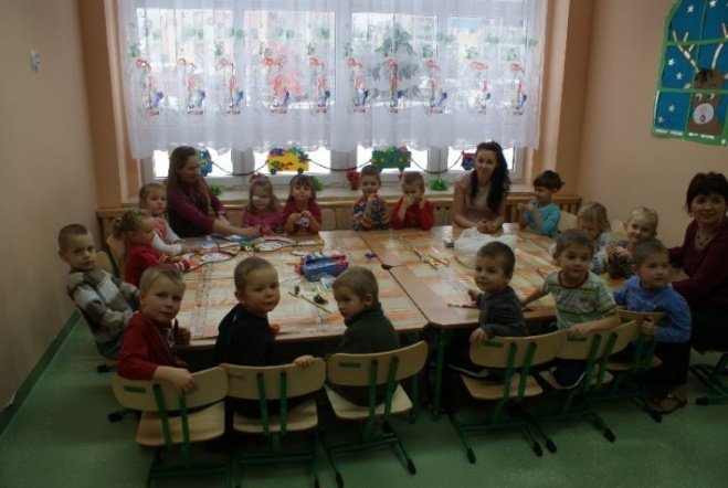 Przedszkolaki wspierają Wielką Orkiestrę Świątecznej Pomocy (07.01.10) - zdjęcie #27 - eOstroleka.pl