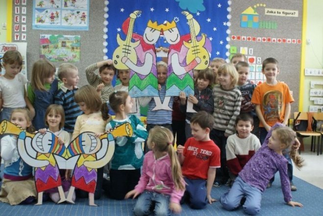 Przedszkolaki wspierają Wielką Orkiestrę Świątecznej Pomocy (07.01.10) - zdjęcie #2 - eOstroleka.pl