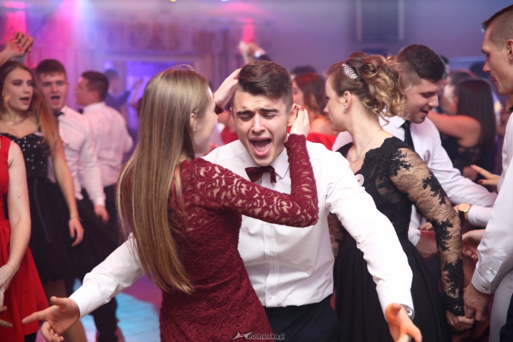 Studniówka w Zespole Szkół Zawodowych nr 1 w Ostrołęce [ZDJĘCIA] - zdjęcie #24 - eOstroleka.pl