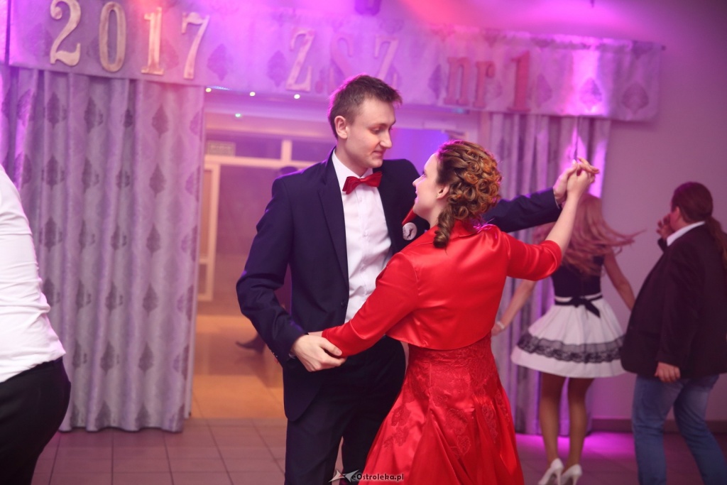 Studniówka w Zespole Szkół Zawodowych nr 1 w Ostrołęce [ZDJĘCIA] - zdjęcie #18 - eOstroleka.pl
