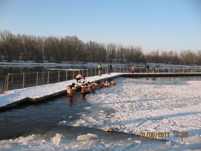 Niedzielna kąpiel Morsów z Ostrołęki [ZDJĘCIA] - zdjęcie #99 - eOstroleka.pl