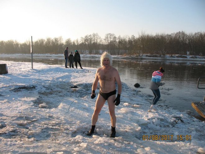 Niedzielna kąpiel Morsów z Ostrołęki [ZDJĘCIA] - zdjęcie #84 - eOstroleka.pl