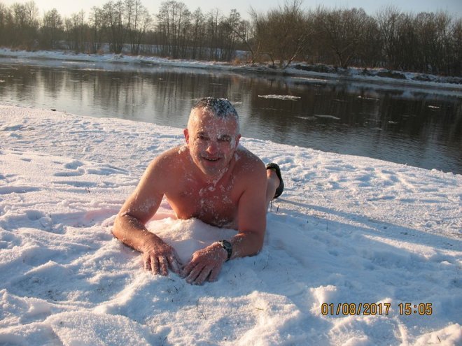 Niedzielna kąpiel Morsów z Ostrołęki [ZDJĘCIA] - zdjęcie #81 - eOstroleka.pl