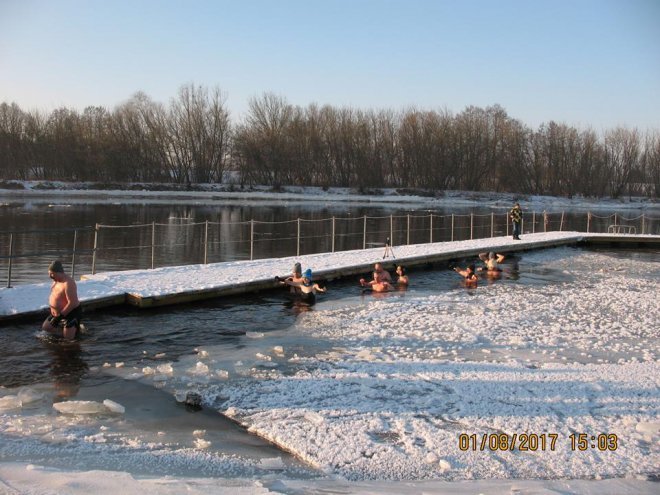 Niedzielna kąpiel Morsów z Ostrołęki [ZDJĘCIA] - zdjęcie #77 - eOstroleka.pl