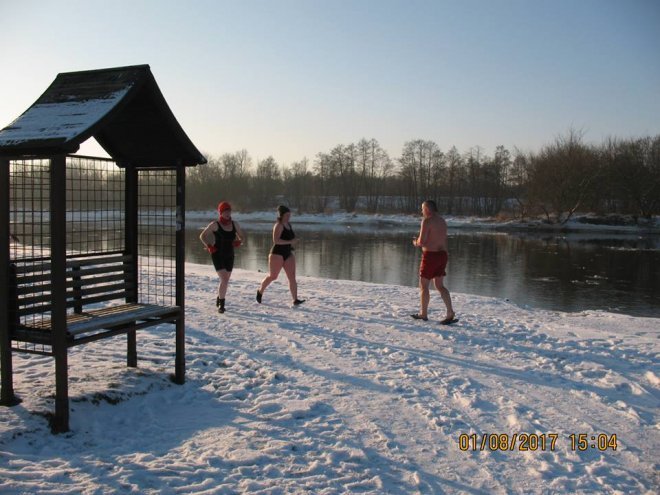 Niedzielna kąpiel Morsów z Ostrołęki [ZDJĘCIA] - zdjęcie #57 - eOstroleka.pl